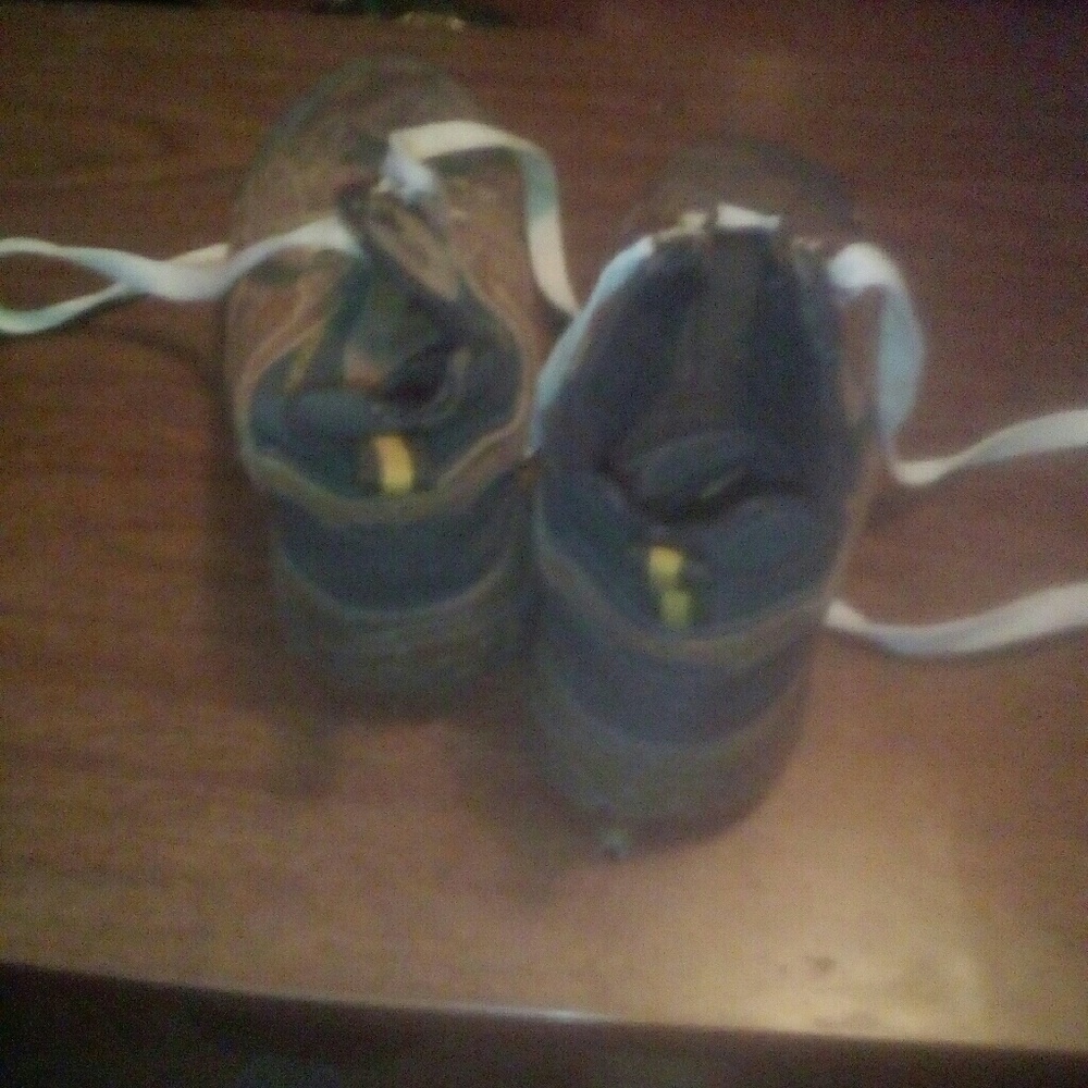 Men's brown size 8 shoes